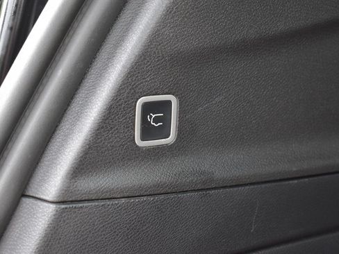 Used 2020 Chrysler Pacifica Limited w/ S Appearance Package FWD image 37