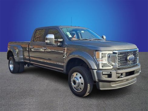 Used 2022 Ford F450 Platinum w/ FX4 Off-Road Package image 3