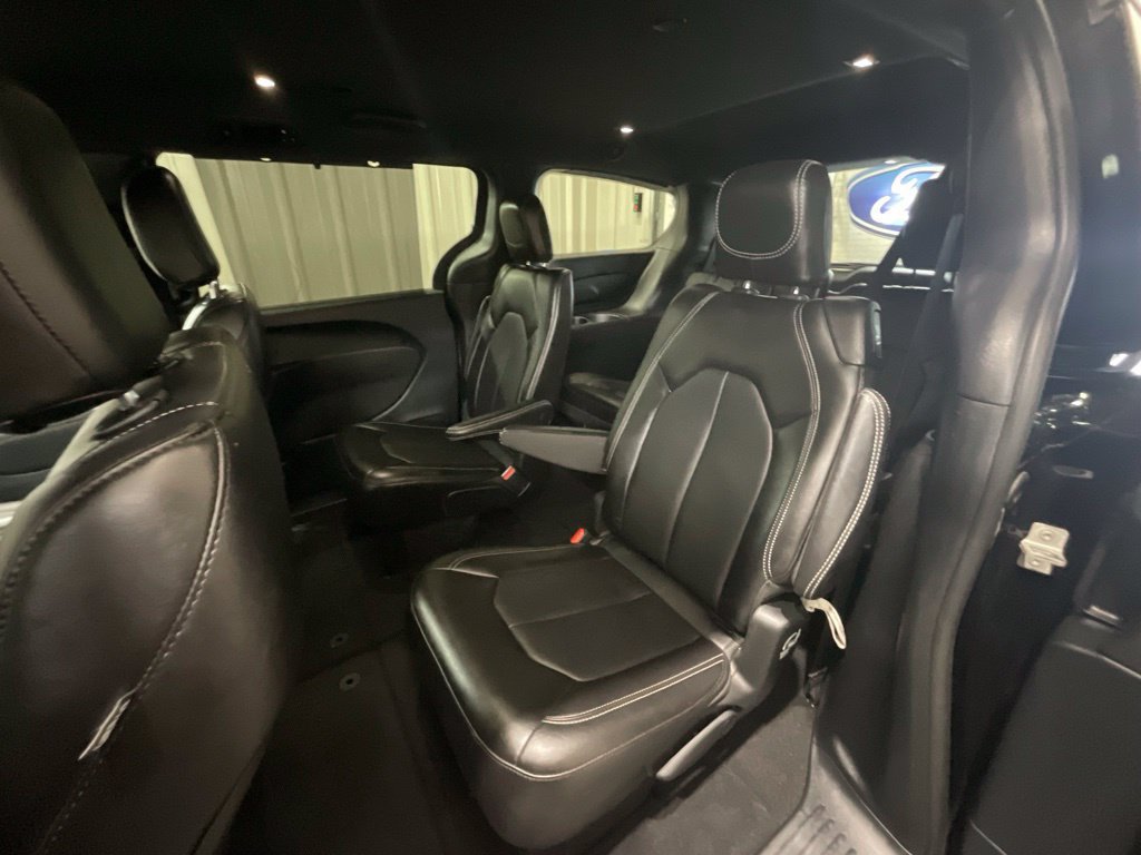 Used 2025 Chrysler Pacifica Select FWD image 10