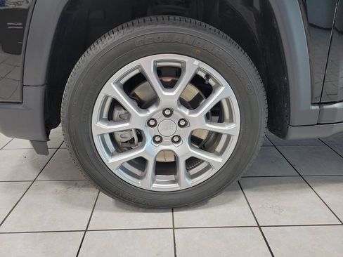 Used 2024 Jeep Compass Latitude AWD/4WD image 43