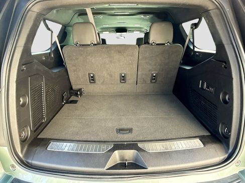 Used 2024 Chevrolet Suburban Premier AWD/4WD image 28