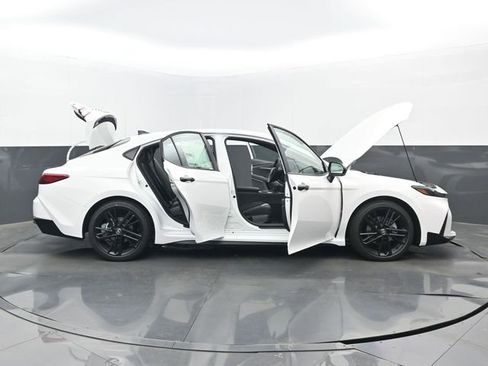 New 2026 Toyota Camry Hybrid w/ Multimedia Upgrade Package image 31