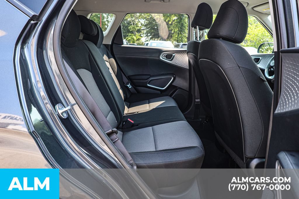 Used 2025 Kia Soul LX w/ LX Technology Package FWD image 21