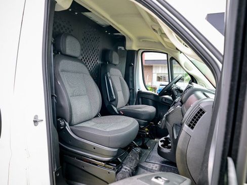 Used 2025 RAM ProMaster 2500 w/ U-Haul Equipment Group FWD image 25