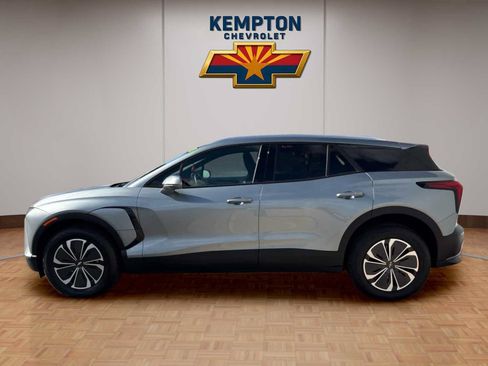 Used 2025 Chevrolet Blazer EV LT AWD/4WD image 3