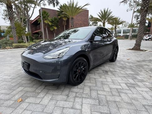 Used 2024 Tesla Model Y Long Range AWD/4WD image 5