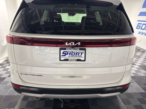 Used 2022 Kia Carnival LX image 7