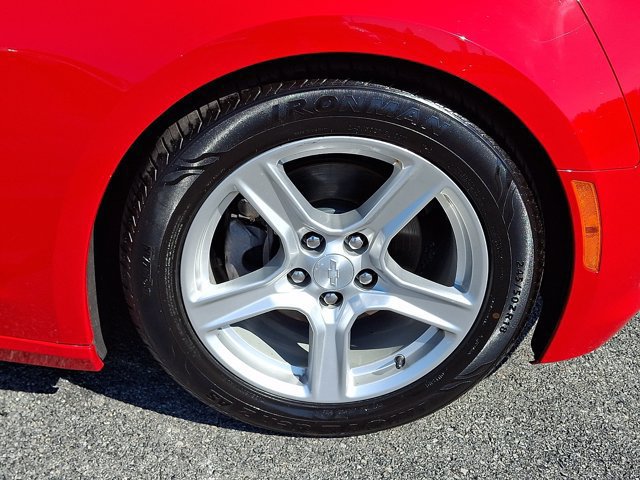 Used 2019 Chevrolet Camaro LT RWD image 11