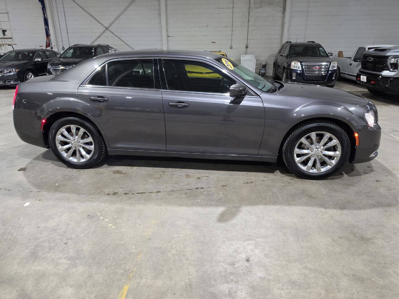 Used 2016 Chrysler 300 Limited AWD/4WD image 19