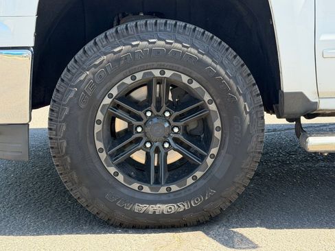 Used 2015 Chevrolet Silverado 1500 LT AWD/4WD image 10