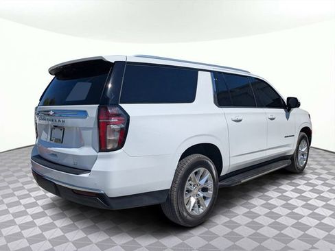 Used 2021 Chevrolet Suburban LT w/ LT Signature Package image 4