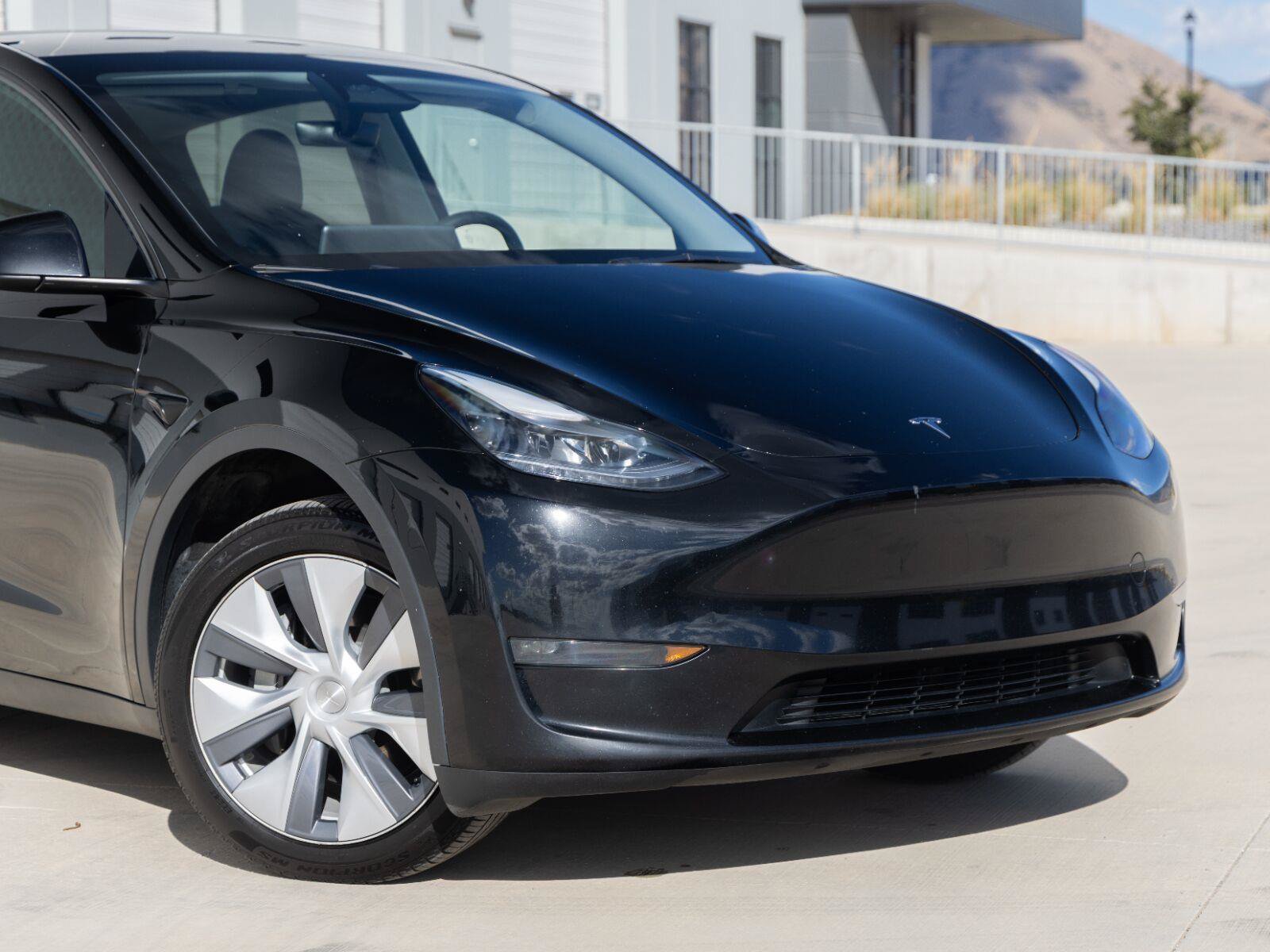Used 2023 Tesla Model Y Long Range AWD/4WD image 3