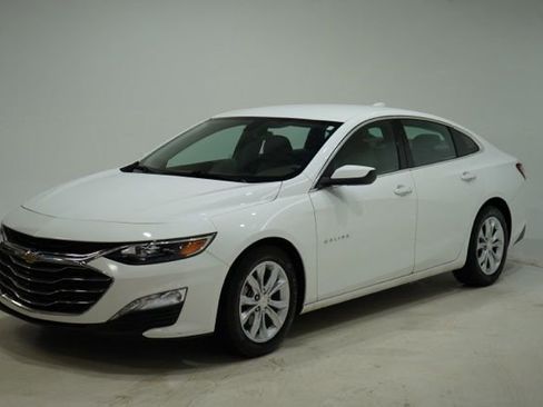 Used 2022 Chevrolet Malibu LT image 2