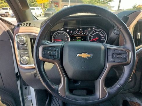 Used 2022 Chevrolet Silverado 1500 High Country image 34