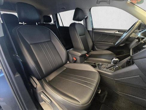 Used 2024 Volkswagen Tiguan SE image 18