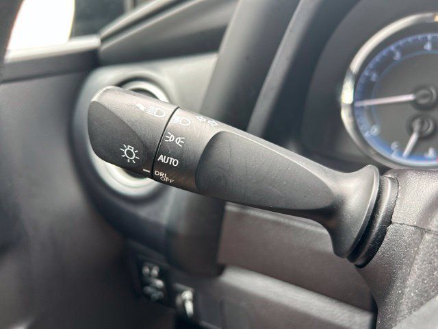 Used 2017 Toyota Corolla LE w/ Carpet Mat Package (TMS) FWD image 22