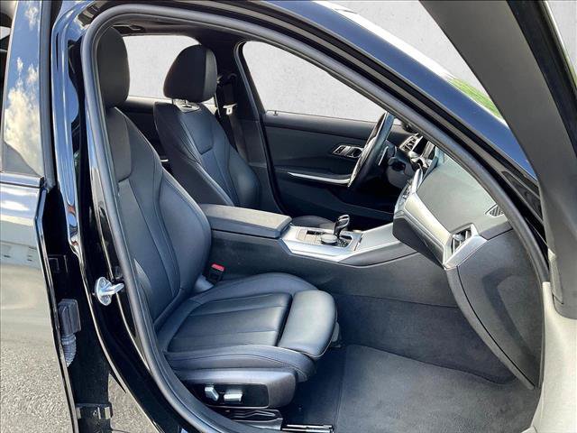 Used 2021 BMW 330i Sedan w/ M Sport Package RWD image 9