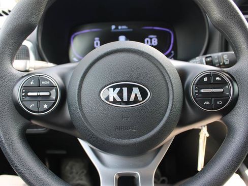 Used 2025 Kia Soul LX w/ LX Technology Package FWD image 10