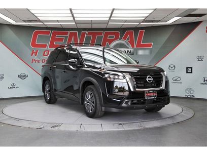 New 2025 Nissan Pathfinder SV