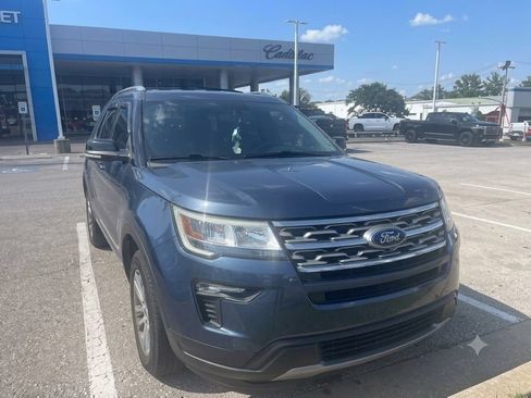 Used 2018 Ford Explorer XLT w/ Equipment Group 201A AWD/4WD image 3