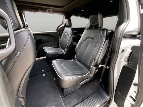 Used 2026 Chrysler Pacifica Limited FWD image 20