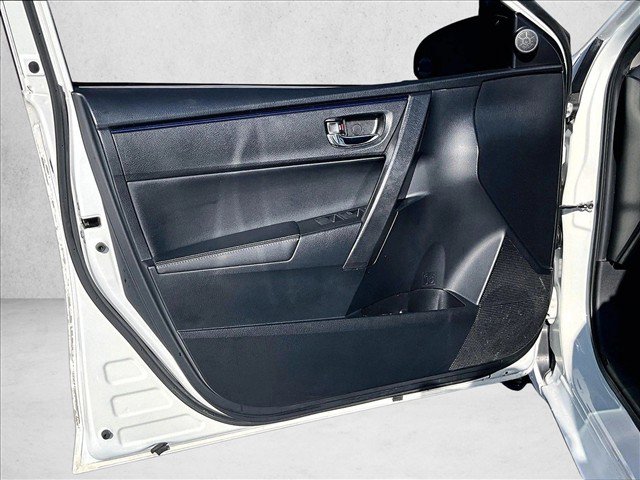 Used 2017 Toyota Corolla SE FWD image 18