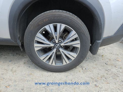 Used 2023 Nissan Rogue SV image 10