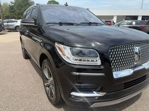 Used 2018 Lincoln Navigator Reserve w/ Technology Package AWD/4WD image 2