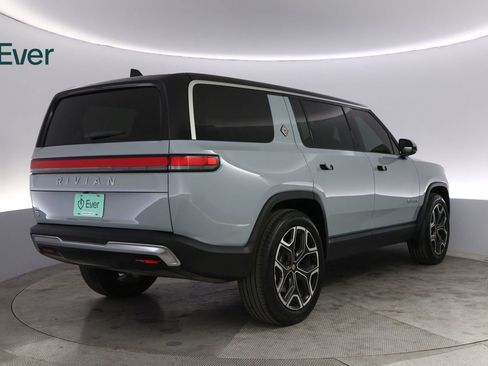 Used 2025 Rivian R1S Adventure image 3