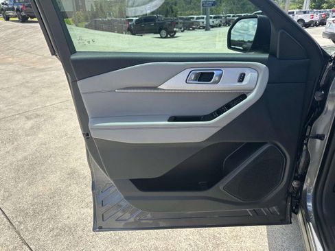 New 2025 Ford Explorer Active w/ Active Comfort Package image 10