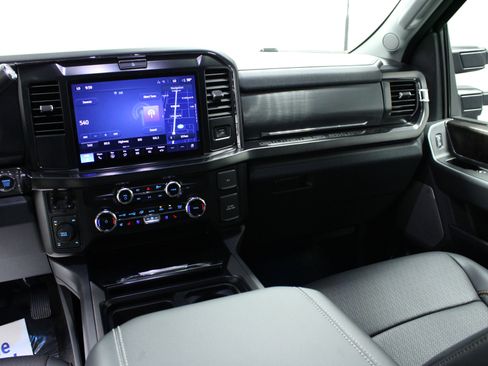 New 2026 Ford F250 Lariat w/ Black Appearance Package AWD/4WD image 19