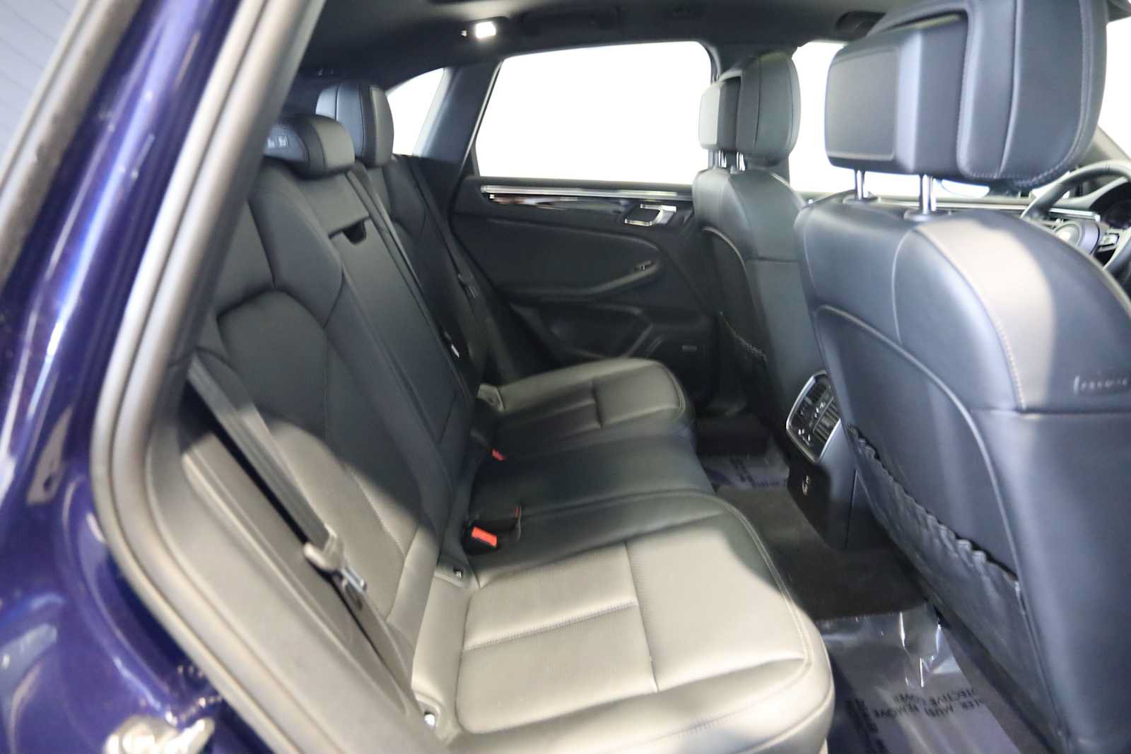 Used 2025 Porsche Macan AWD/4WD image 14