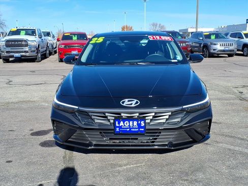 Used 2025 Hyundai Elantra SE image 17