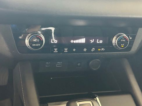 Used 2024 Mitsubishi Outlander SE FWD image 48