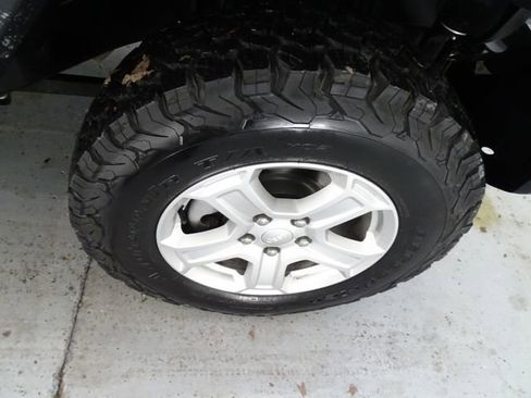 Used 2018 Jeep Wrangler Sport S image 22