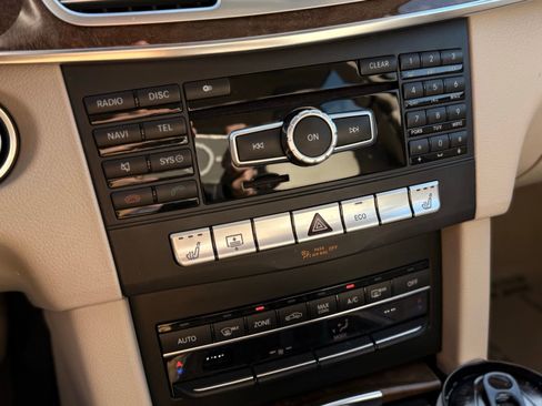 Used 2014 Mercedes-Benz E 350 4MATIC Sedan image 38