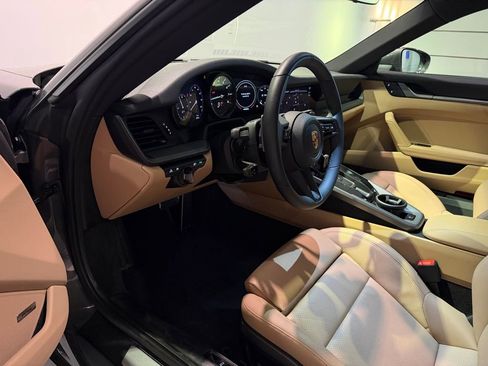 Used 2024 Porsche 911 Carrera image 4