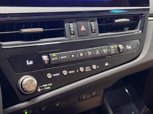 Certified 2025 Lexus ES 300h w/ Premium Package FWD image 20
