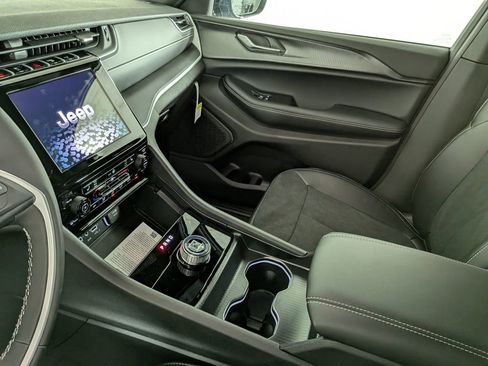 New 2025 Jeep Grand Cherokee L Altitude image 25