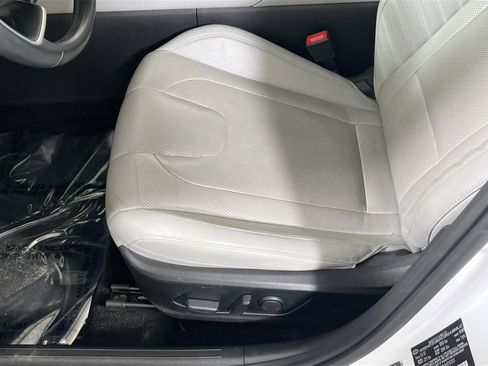 Used 2021 Hyundai Elantra Limited image 19