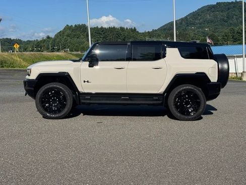 New 2026 GMC Hummer EV SUV w/ LPO, Dark Essentials Package AWD/4WD image 4