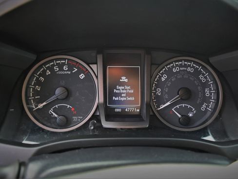 Used 2021 Toyota Tacoma TRD Sport image 10