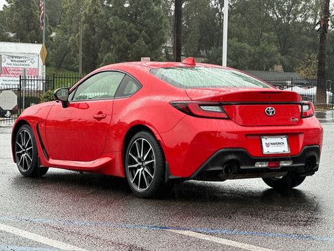 Used 2023 Toyota GR86 image 3