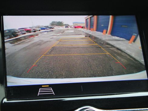 Used 2021 Chevrolet Trax LT w/ LT Convenience Package image 28