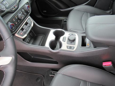 Used 2024 GMC Terrain Denali w/ Denali Premium Package AWD/4WD image 18