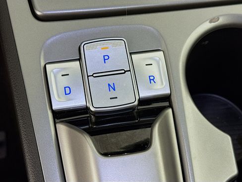 Used 2023 Hyundai Kona Limited image 19