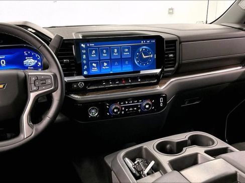 Used 2024 Chevrolet Silverado 1500 LT AWD/4WD image 7