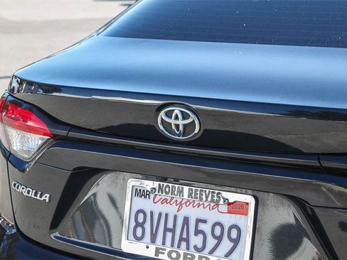 Used 2020 Toyota Corolla LE image 12