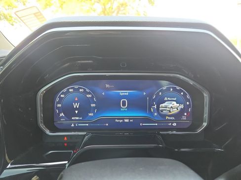 Used 2023 Chevrolet Silverado 1500 LT AWD/4WD image 19