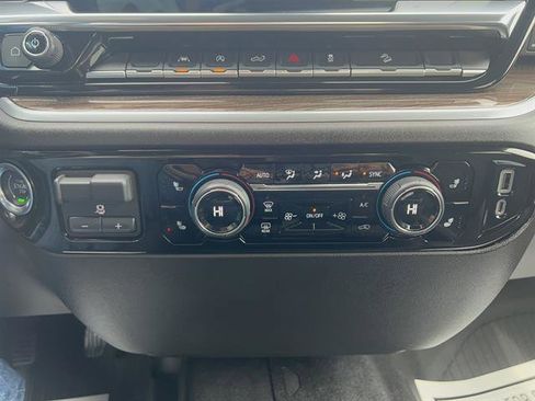 Used 2022 Chevrolet Silverado 1500 LT w/ Z71 Off-Road Package image 22